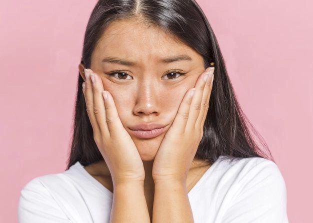 Ai mắc 6 thói quen này có thể khiến da mụn trầm trọng hơn đáng tiếc nhiều người không biết để chữa sớm