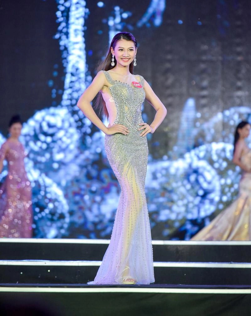 Ái nữ của gia đình toàn hoa hậu bất ngờ bị loại khỏi vòng chung kết hhvn 2018