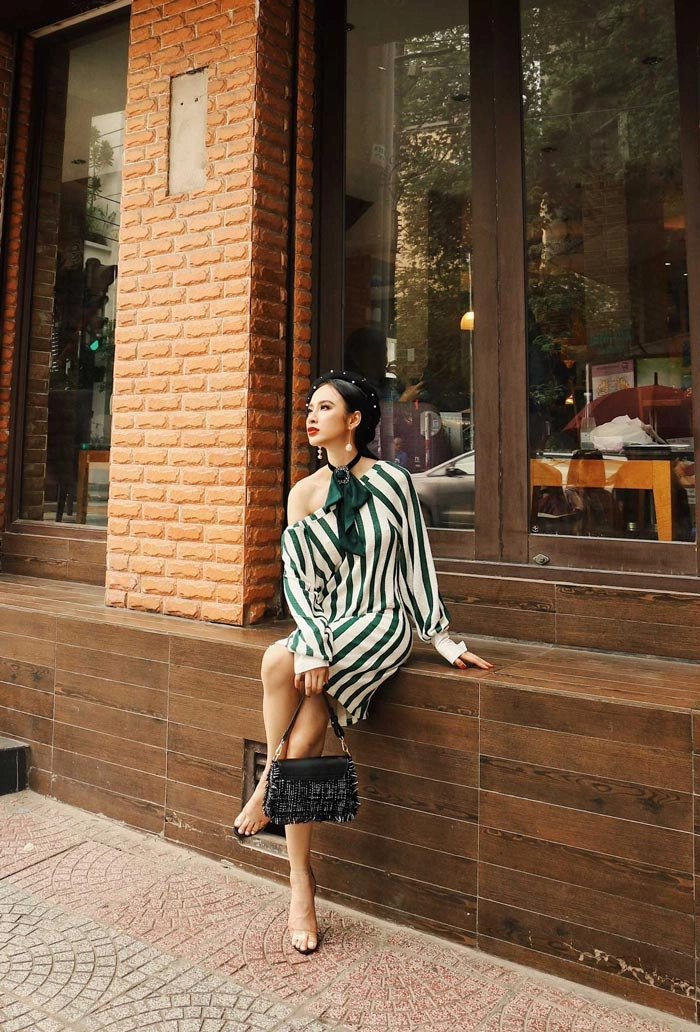 Angela phương trinh cực sexy đối lập hoa hậu thu hoài mộng mị với áo dài