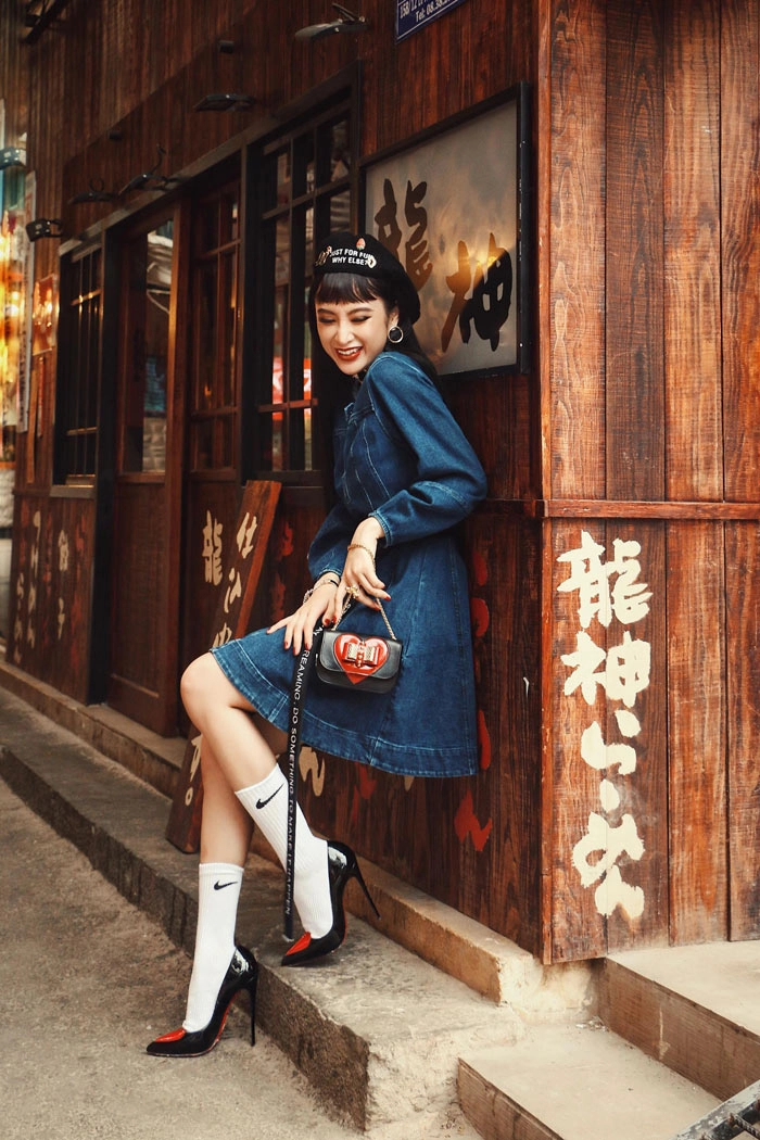 Angela phương trinh cực sexy đối lập hoa hậu thu hoài mộng mị với áo dài