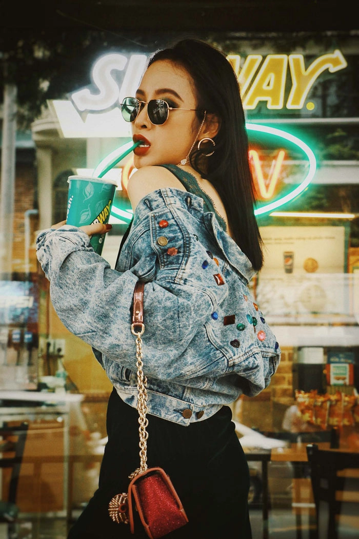 Angela phương trinh cực sexy đối lập hoa hậu thu hoài mộng mị với áo dài