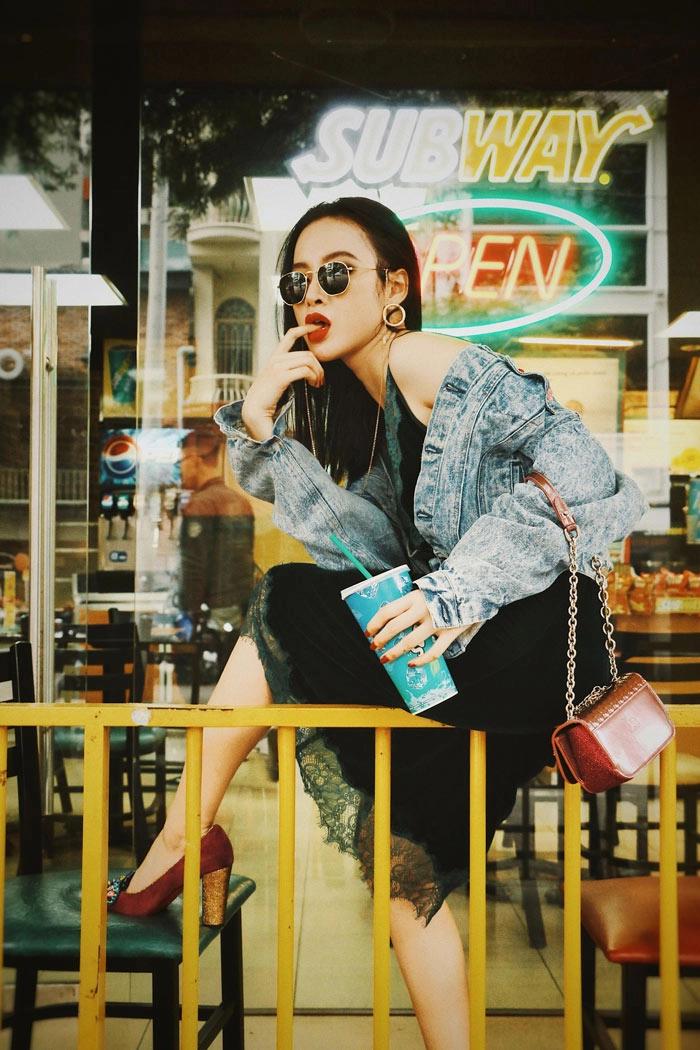 Angela phương trinh cực sexy đối lập hoa hậu thu hoài mộng mị với áo dài