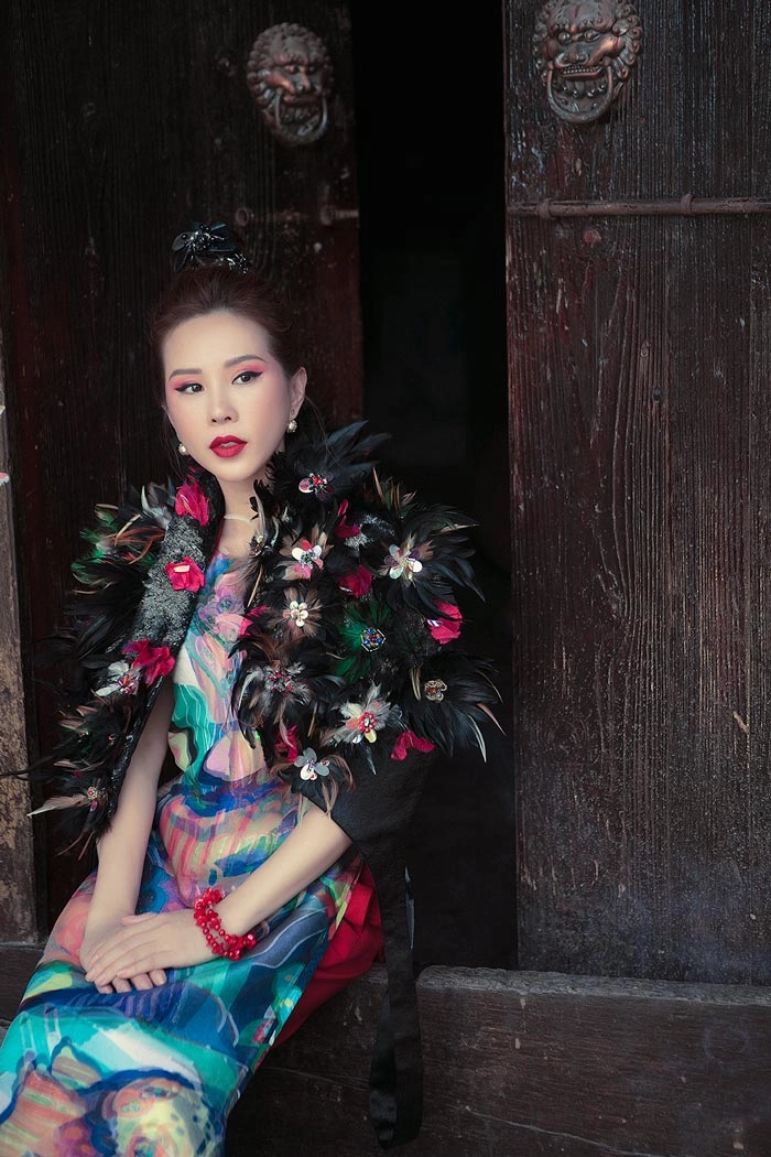 Angela phương trinh cực sexy đối lập hoa hậu thu hoài mộng mị với áo dài