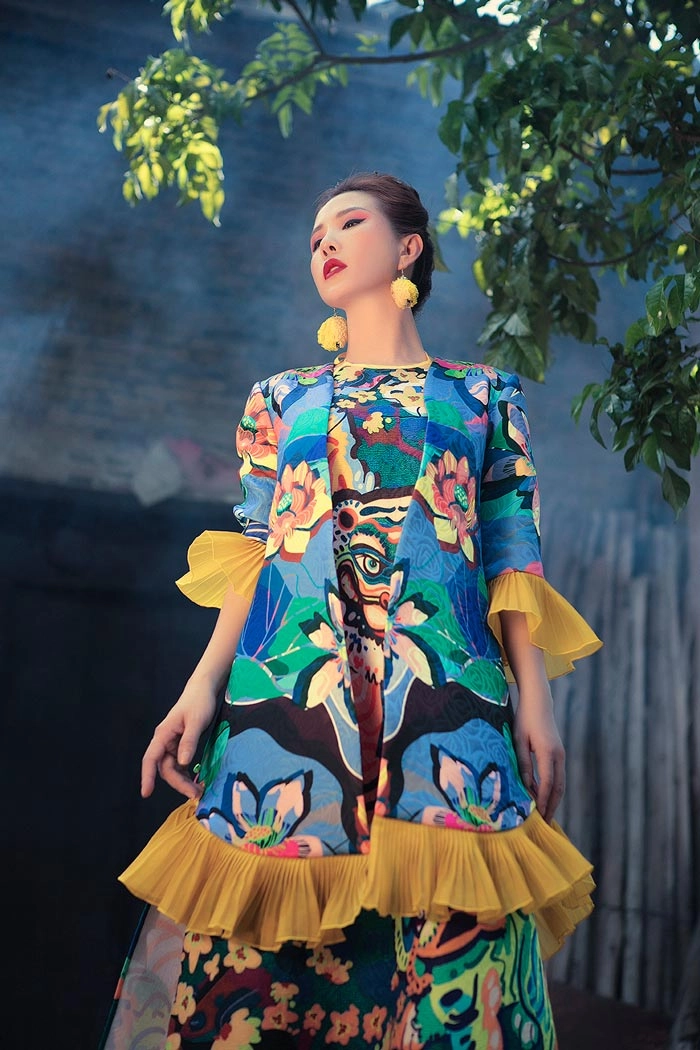 Angela phương trinh cực sexy đối lập hoa hậu thu hoài mộng mị với áo dài