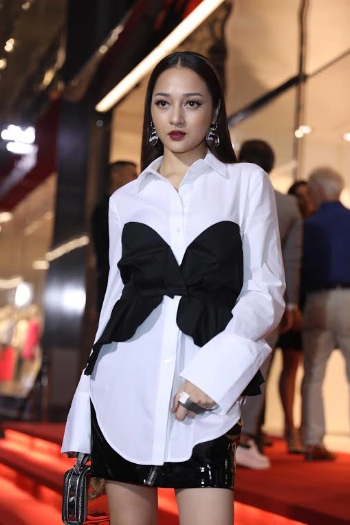 Angela phương trinh thanh hằng siêu cá tính cùng nhau công phá thảm đỏ