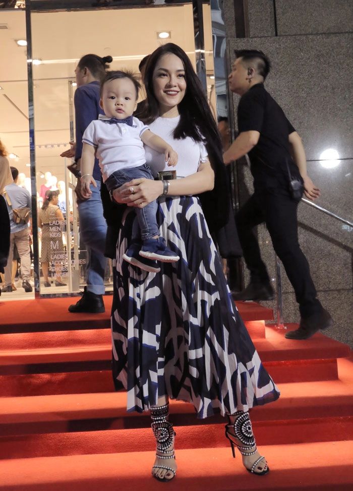 Angela phương trinh thanh hằng siêu cá tính cùng nhau công phá thảm đỏ