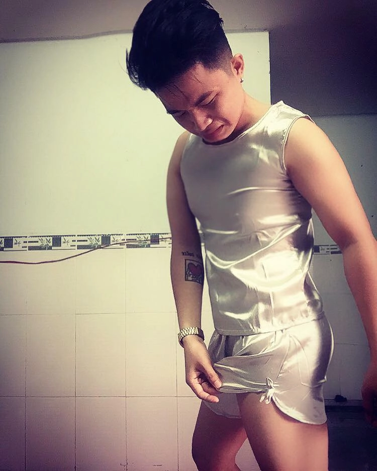 Anh chàng đồng nai khóc mếu khi mua đồ thể thao nhận ngay đồ lụa