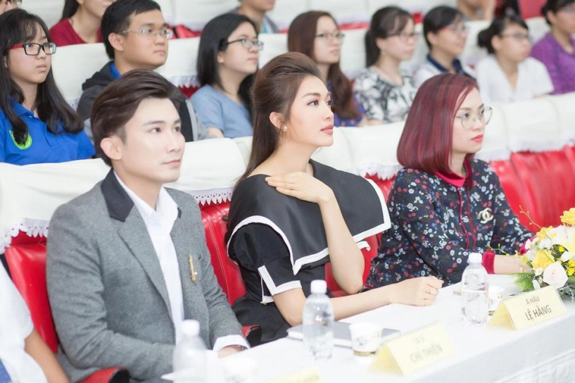 Áo dài sen vàng và vương miện tiền tỷ của hoa hậu hhen niê nổi nhất tuần