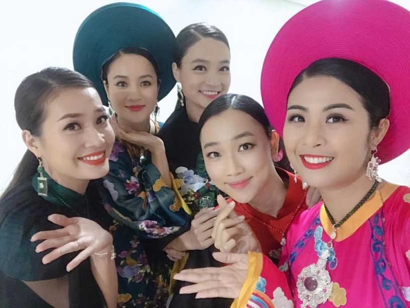 Áo dài sen vàng và vương miện tiền tỷ của hoa hậu hhen niê nổi nhất tuần