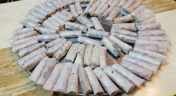 Bà mẹ cần thơ bày cách làm nem rán giòn và trữ đông nem ngày tết