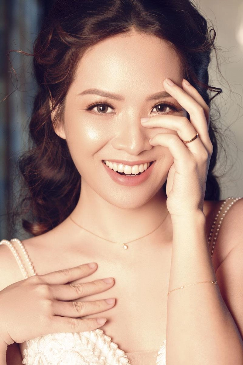 Bà mẹ hai con đan lê bất ngờ làm cô dâu của trai trẻ