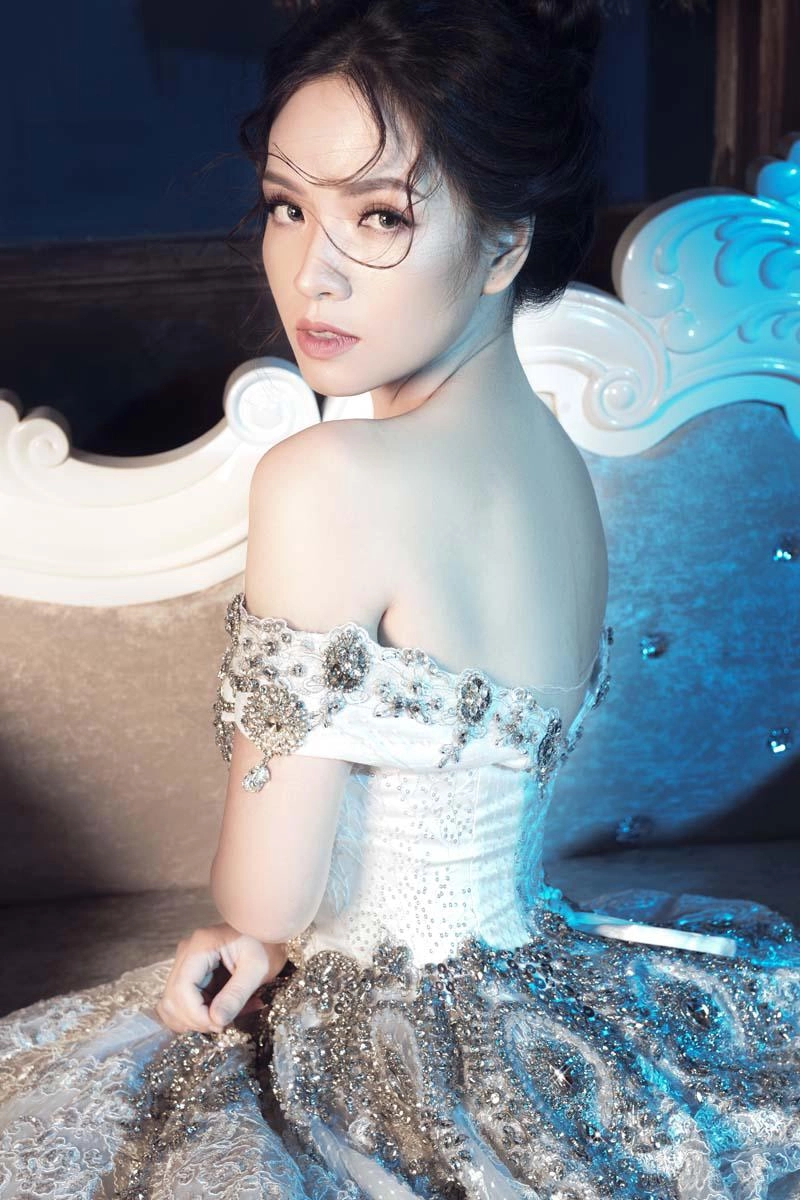 Bà mẹ hai con đan lê bất ngờ làm cô dâu của trai trẻ