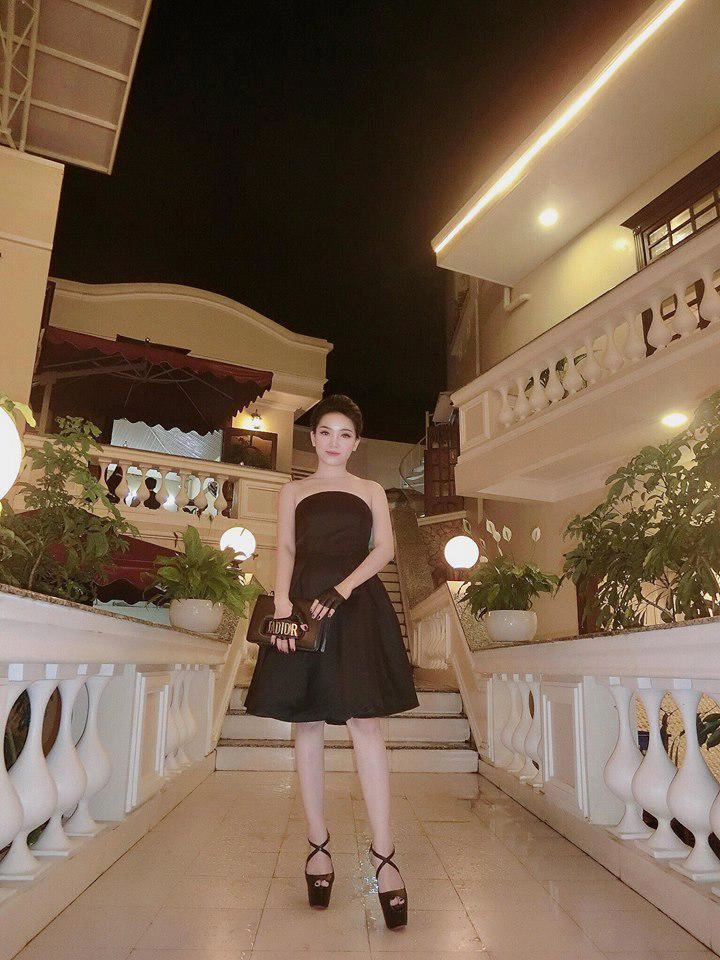 Bạn gái cầu thủ ngầu nhất u23 trắng không thua ngọc trinh hàng hiệu cũng không hề kém