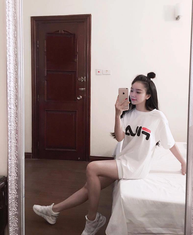 Bạn gái cầu thủ ngầu nhất u23 trắng không thua ngọc trinh hàng hiệu cũng không hề kém
