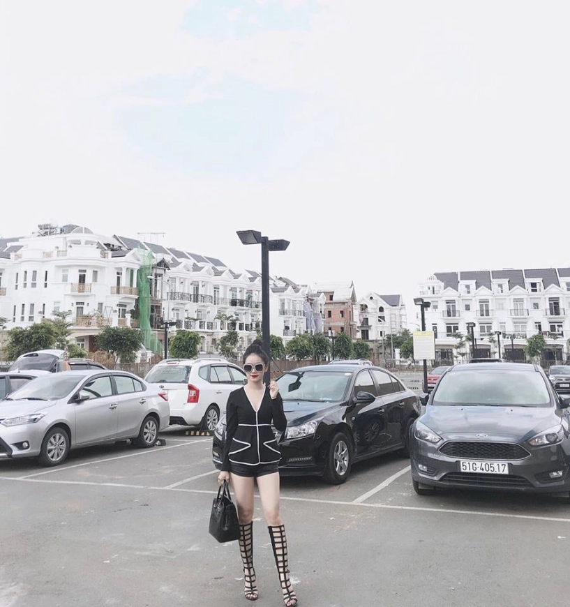 Bạn gái cầu thủ ngầu nhất u23 trắng không thua ngọc trinh hàng hiệu cũng không hề kém
