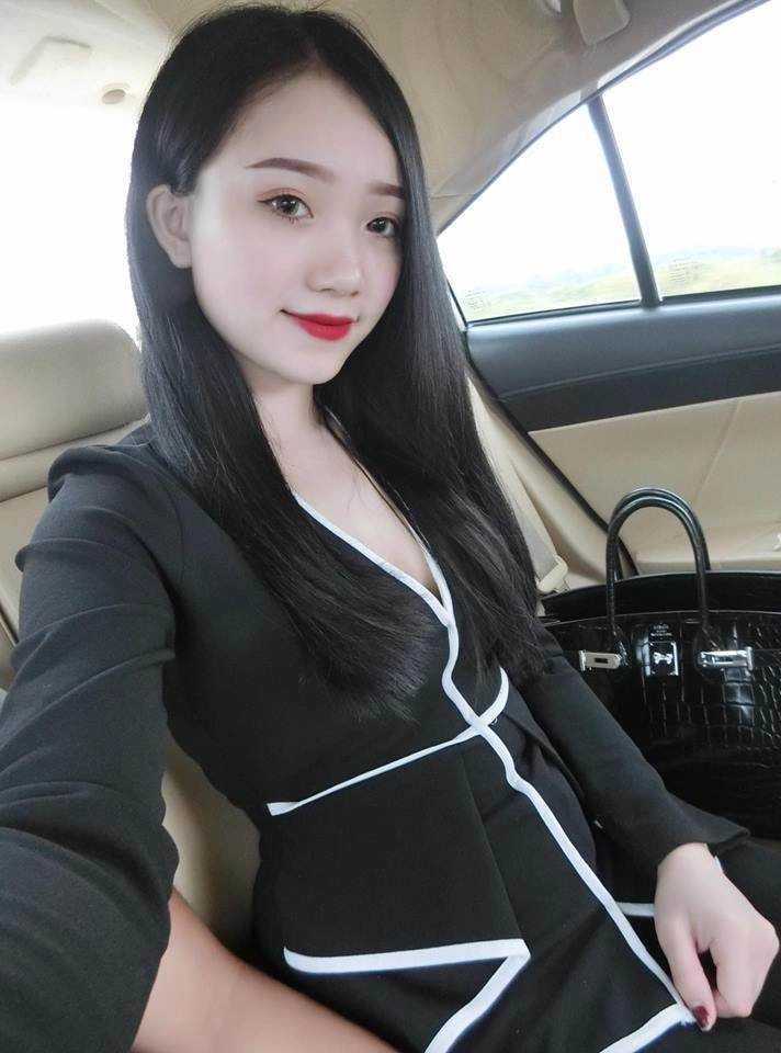 Bạn gái cầu thủ ngầu nhất u23 trắng không thua ngọc trinh hàng hiệu cũng không hề kém
