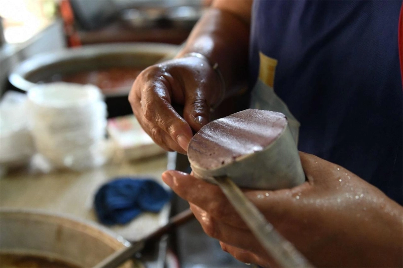 Bán món ăn ngoằn ngoèo nhìn như giun khổng lồ tháng kiếm gần 400 triệu ngon ơ