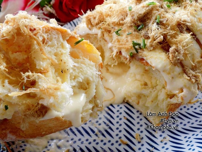 Bánh mì phô mai chảy món ăn siêu hot hóa ra chỉ làm như thế này