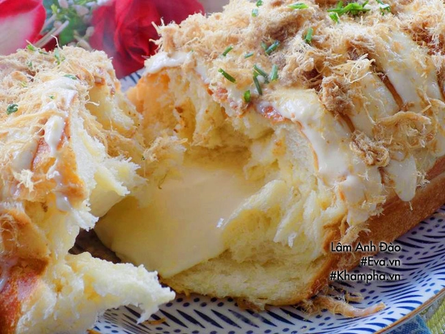 Bánh mì phô mai chảy món ăn siêu hot hóa ra chỉ làm như thế này