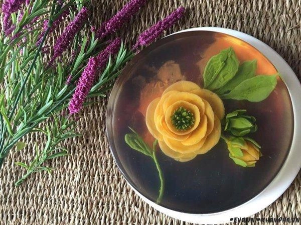 Bị chê nấu ăn dở mẹ hà nội nghỉ việc quyết theo đuổi đam mê tỉa thạch rau câu
