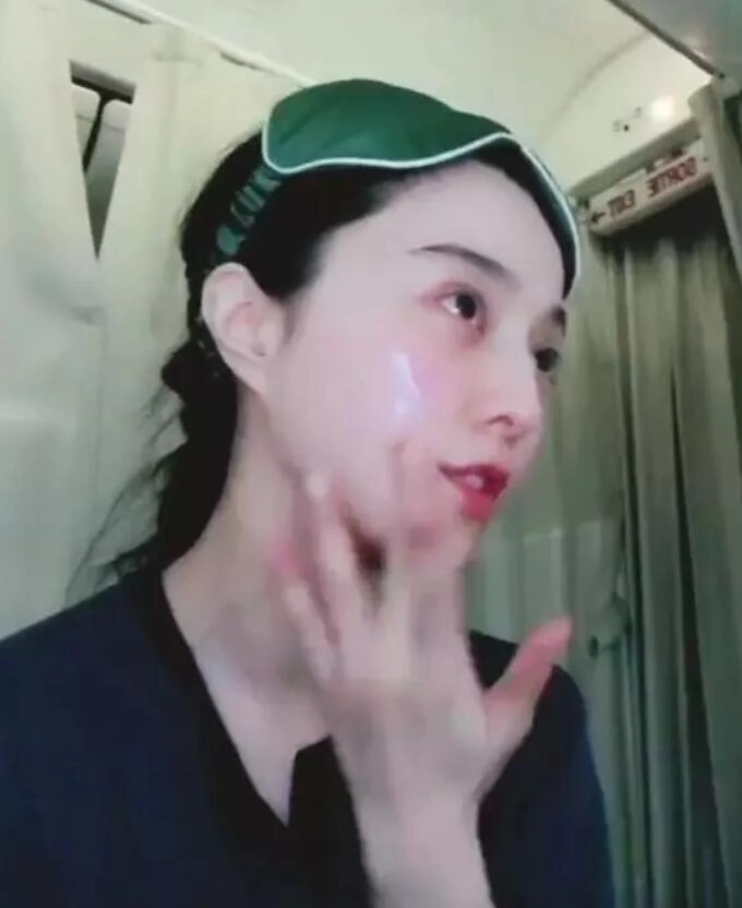 Bí mật đằng sau lớp mặt nạ dưỡng da của hồ ngọc hà hoàng thùy linh