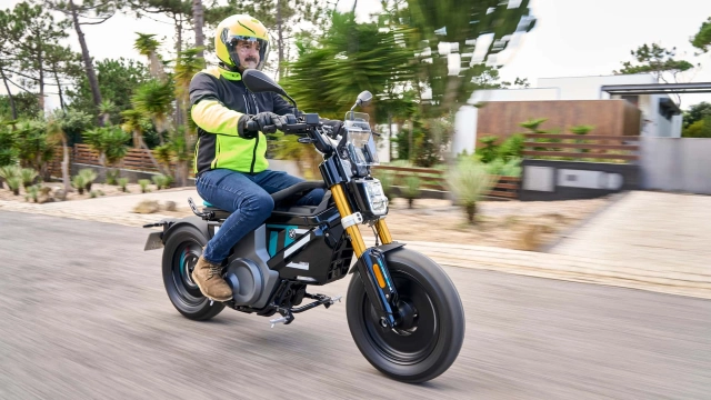 Bmw ce 02 lần đầu xuất hiện - mẫu xe ga điện ngộ nghĩnh với giao diện độc đáo