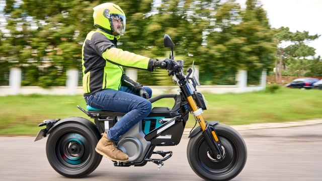 Bmw ce 02 lần đầu xuất hiện - mẫu xe ga điện ngộ nghĩnh với giao diện độc đáo