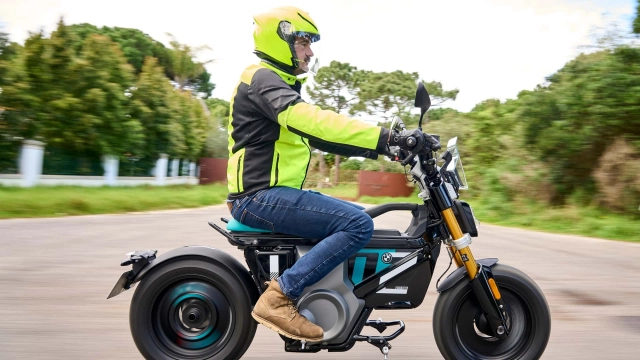 Bmw ce 02 lần đầu xuất hiện - mẫu xe ga điện ngộ nghĩnh với giao diện độc đáo