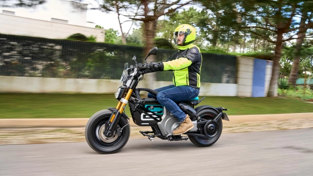 Bmw ce 02 lần đầu xuất hiện - mẫu xe ga điện ngộ nghĩnh với giao diện độc đáo