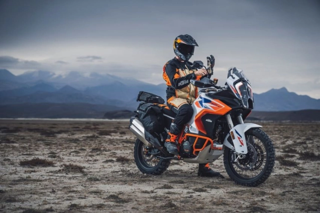 Bmw r 1300 gs vs ktm 1290 super adventure r trên bàn cân thông số