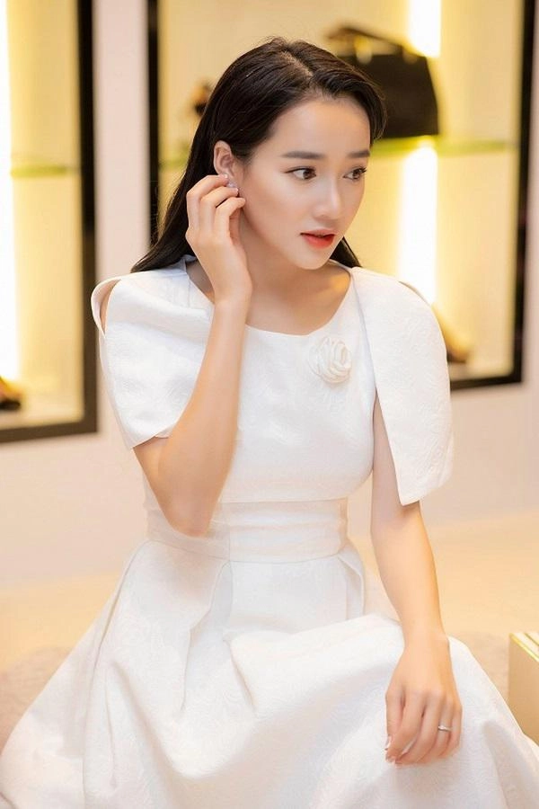 Bỏ instagram đến mọc rêu nhã phương tái xuất hậu sinh con với nhan sắc không tưởng