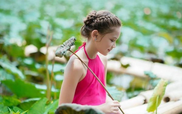 bông hồng lai nhí mang hai dòng máu việt - mỹ cùng mơ ước trở thành hoa hậu hoàn vũ