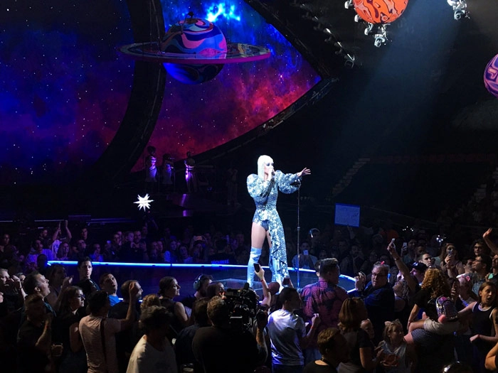 Bức hình hot nhất hôm nay katy perry mặc đồ ntk công trí khiến fan việt vỡ òa sung sướng