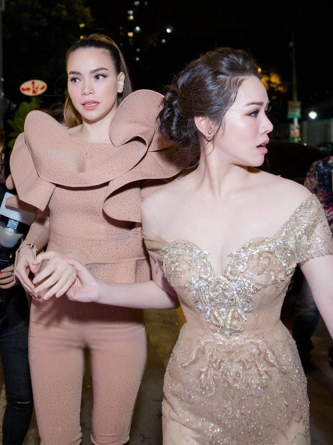 Cả năm mặc đẹp vậy mà gần cuối năm hồ ngọc hà lại mặc sai nữa rồi