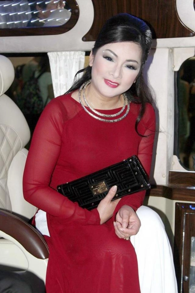 Ca sĩ như quỳnh nhan sắc nghiêng nước nghiêng thành giờ thế nào trước sức mạnh thời gian
