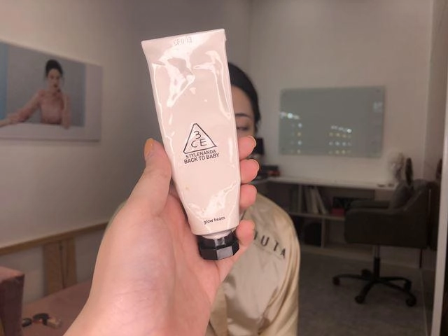 Các bước trang điểm tông cam phớt cực xinh dịp 83 đã vậy chỉ toàn mỹ phẩm giá hạt dẻ