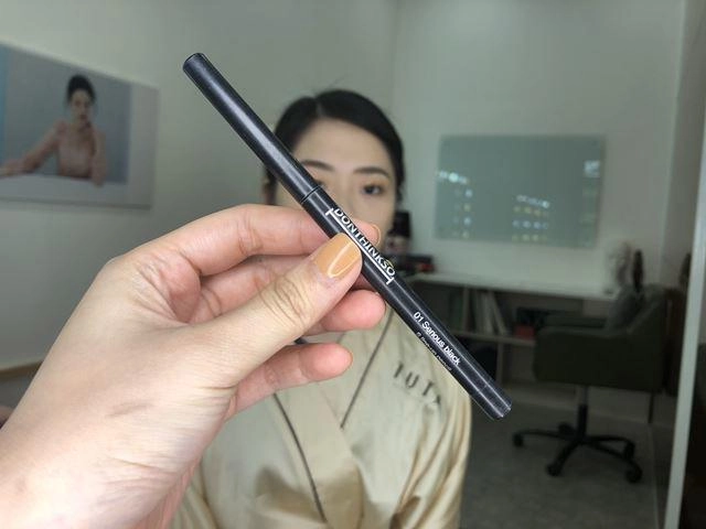 Các bước trang điểm tông cam phớt cực xinh dịp 83 đã vậy chỉ toàn mỹ phẩm giá hạt dẻ