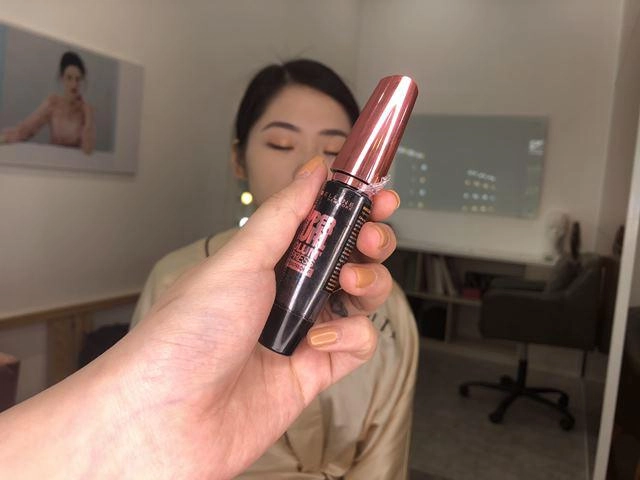 Các bước trang điểm tông cam phớt cực xinh dịp 83 đã vậy chỉ toàn mỹ phẩm giá hạt dẻ