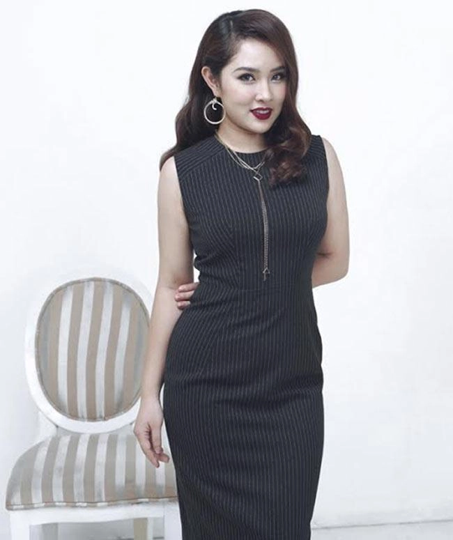 Các nàng eo bánh mì vào mà xem bảo trâm idol chọn váy khoe eo thon thần kỳ