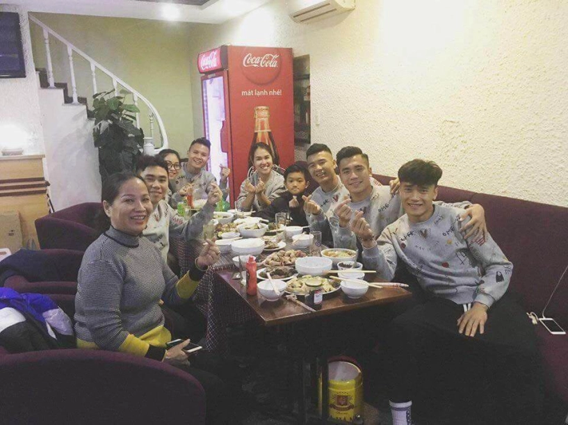 Các nàng ơi đã tậu áo đôi tiến dũng - đức chinh u23 để cổ vũ đội nhà chưa