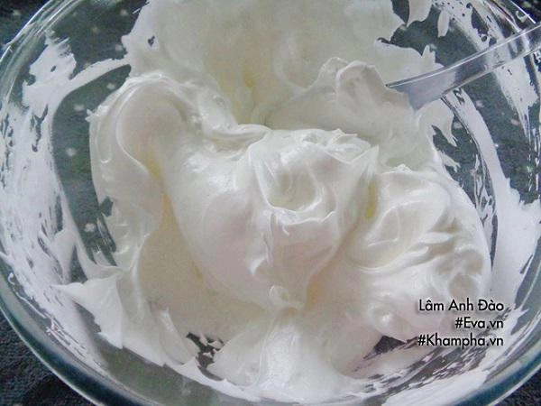Cách làm bánh bông lan trứng muối mềm thơm ngon ngậy ăn là mê