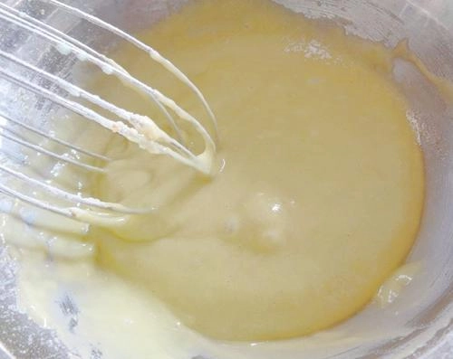 Cách làm bánh bông lan trứng muối mềm thơm ngon ngậy ăn là mê