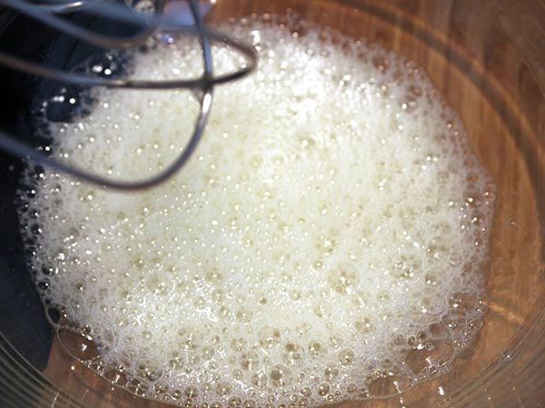Cách làm bánh kem sinh nhật vừa mềm vừa thơm đẹp mắt tặng người thân