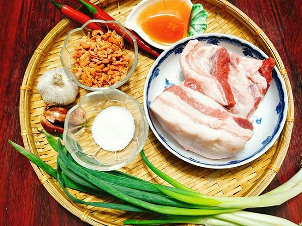 Cách làm thịt kho quẹt đậm đà đưa cơm ấm bụng ngày gió mùa về