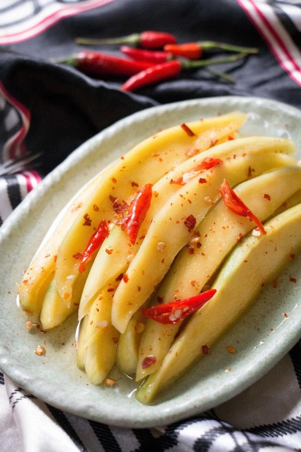 Cách làm xoài dầm giòn ngon cay ngọt vừa ăn vừa xuýt xoa thích thú