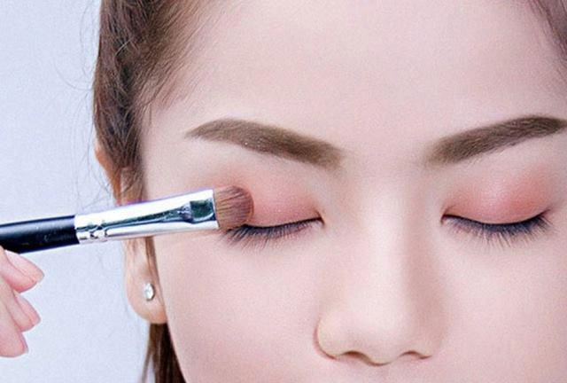 Cách makeup cực đơn giản cho nàng mắt một mí thêm xinh tươi trong đêm valentine này