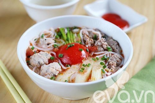 Cách nấu bún mọc dọc mùng sườn móng thơm ngon đổi món cho cả nhà