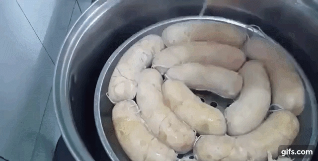 Cách tự làm xúc xích tại nhà vừa ngon vừa sạch