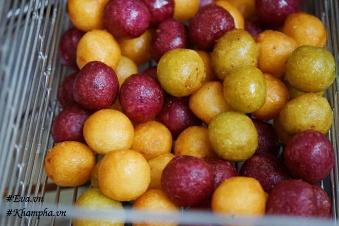 Cầm 7k ra phố ăn thỏa thích bánh rán mini vừa thơm vừa giòn nếm một lần nhớ mãi