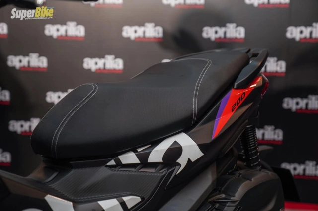 Cận cảnh aprilia sr gt 200 replica toát lên âm hưởng đặc sắc của motogp